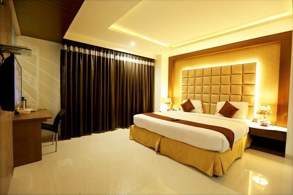 Hotel Sitara Grand Miyapur Haydarabad Oda fotoğraf