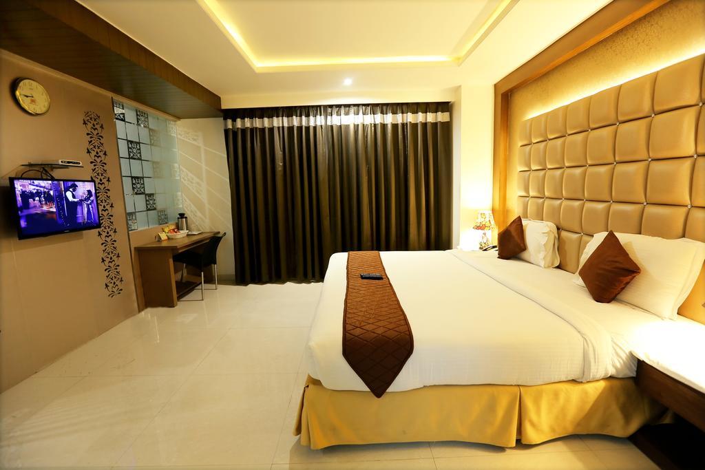 Hotel Sitara Grand Miyapur Haydarabad Oda fotoğraf
